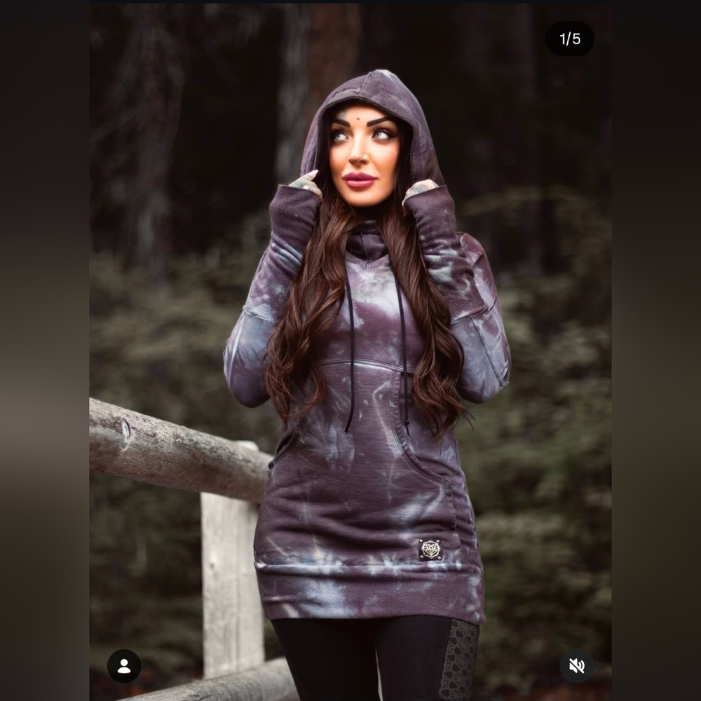 SEW MUCH LOVE MOTLEY GRAPHIC PATCH BLUE/PURPLE HOODIE MED LIKE NEW BAMBOO FLEECE